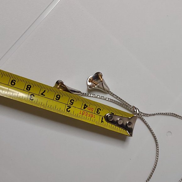 Pretty 21 Inch Calla Lily Necklace - Picture 8 of 9